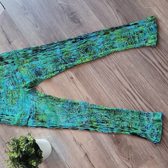 Lotus Traders l green stretchy pants l new l beach vacation wear l size small - Picture 2 of 5